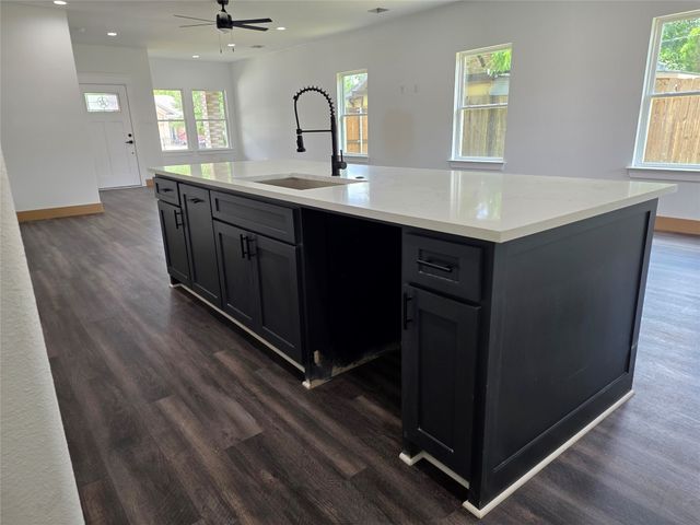 322 W Brownlee Avenue, Dallas, TX 75224