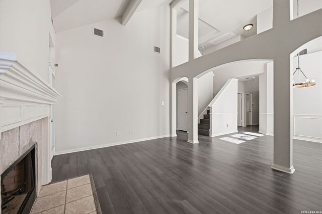 4 DUNTHORTE LN, San Antonio, TX 78250