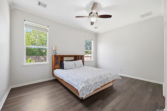 4 DUNTHORTE LN, San Antonio, TX 78250