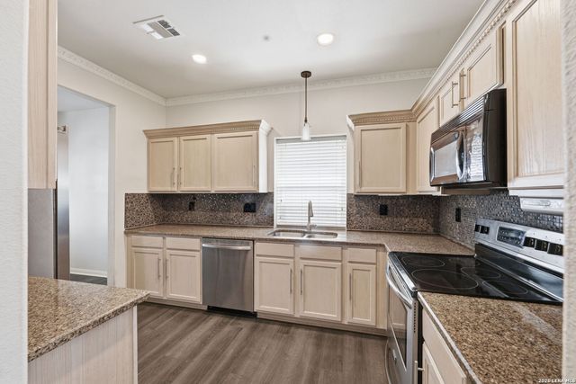 4 DUNTHORTE LN, San Antonio, TX 78250