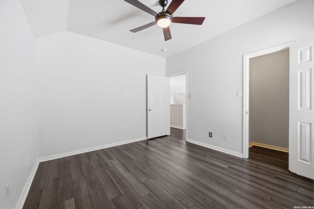4 DUNTHORTE LN, San Antonio, TX 78250