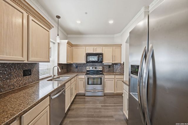 4 DUNTHORTE LN, San Antonio, TX 78250