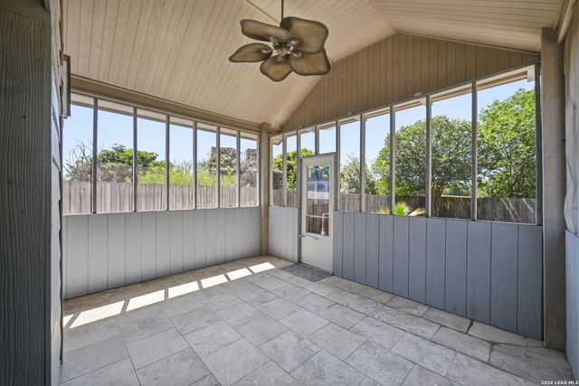 4 DUNTHORTE LN, San Antonio, TX 78250