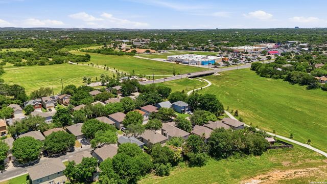4 DUNTHORTE LN, San Antonio, TX 78250