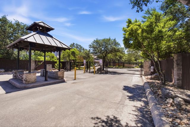 4 DUNTHORTE LN, San Antonio, TX 78250