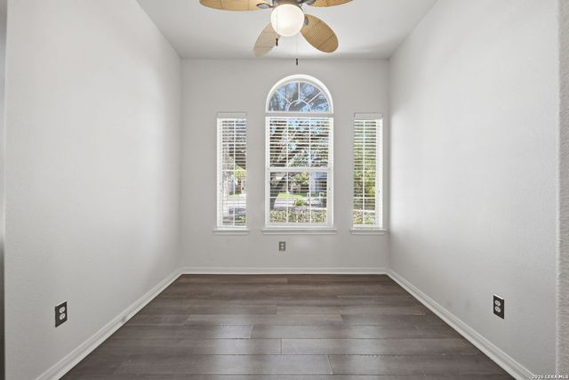 4 DUNTHORTE LN, San Antonio, TX 78250