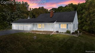 12190 Carriage Trail Circle, Davisburg, MI 48350