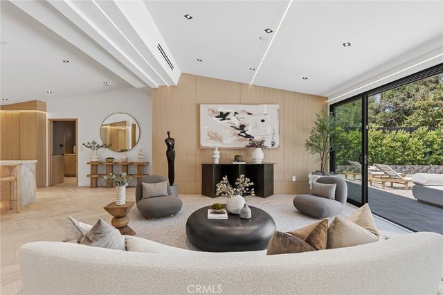 5500 Fenwood, Woodland Hills, CA 91367