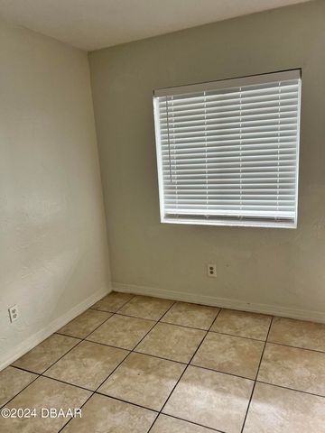 415 N Halifax Ave Apt 111, Daytona Beach, FL 32118