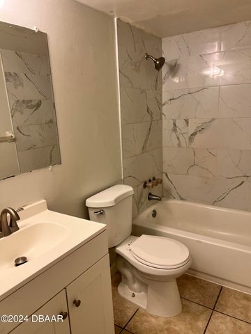 415 N Halifax Ave Apt 111, Daytona Beach, FL 32118