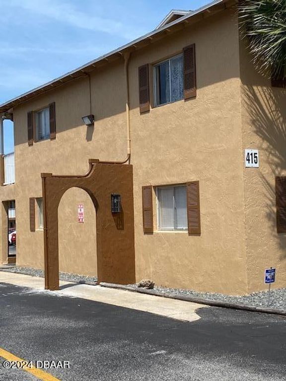 415 N Halifax Ave Apt 111, Daytona Beach, FL 32118