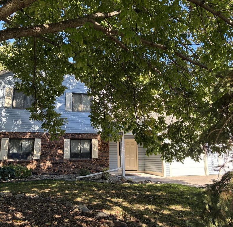 997 Heritage Court E, Vadnais Heights, MN 55127 — photo 2