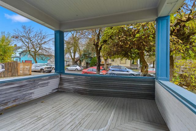 1027 W MAXWELL Ave, Spokane, WA 99201