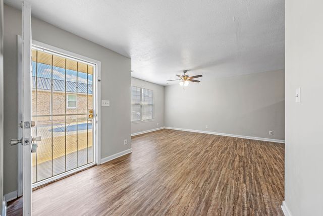 209 Lexington Dr Apt 2, Clarksville, TN 37042