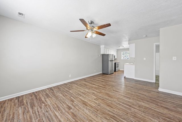 209 Lexington Dr Apt 2, Clarksville, TN 37042