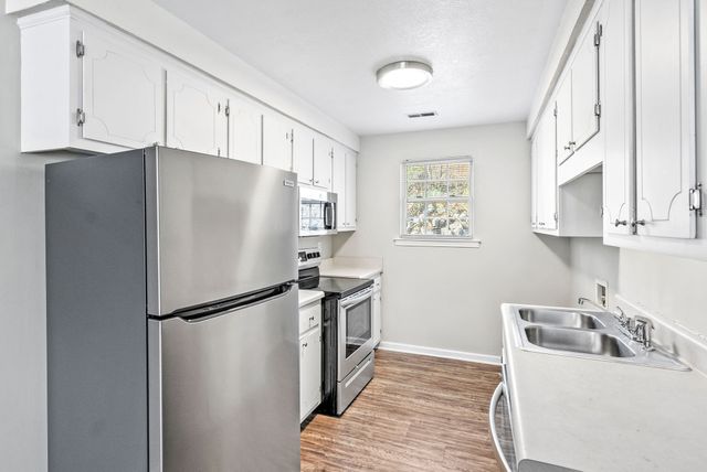 209 Lexington Dr Apt 2, Clarksville, TN 37042