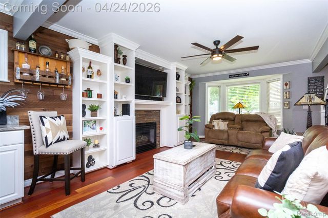 653 Chestnut Street, Wyandotte, MI 48192