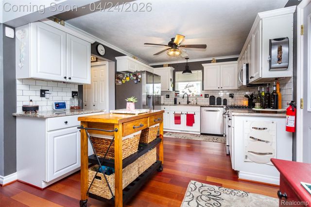 653 Chestnut Street, Wyandotte, MI 48192