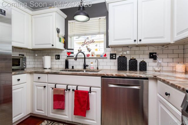653 Chestnut Street, Wyandotte, MI 48192