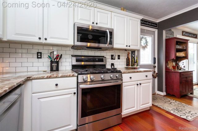 653 Chestnut Street, Wyandotte, MI 48192