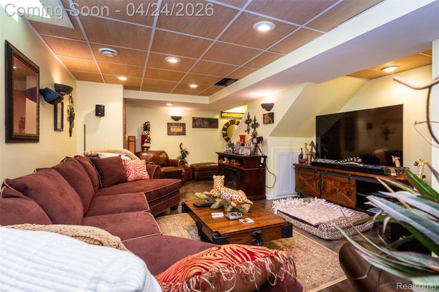653 Chestnut Street, Wyandotte, MI 48192