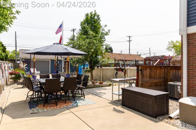 653 Chestnut Street, Wyandotte, MI 48192