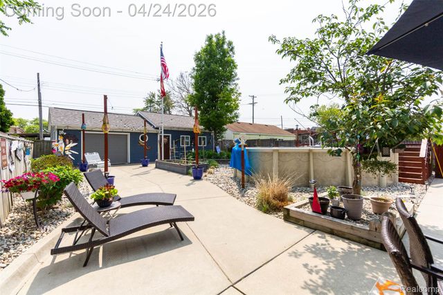 653 Chestnut Street, Wyandotte, MI 48192