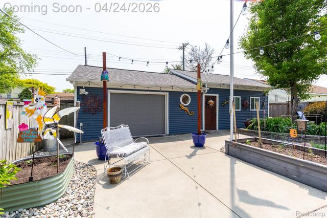 653 Chestnut Street, Wyandotte, MI 48192