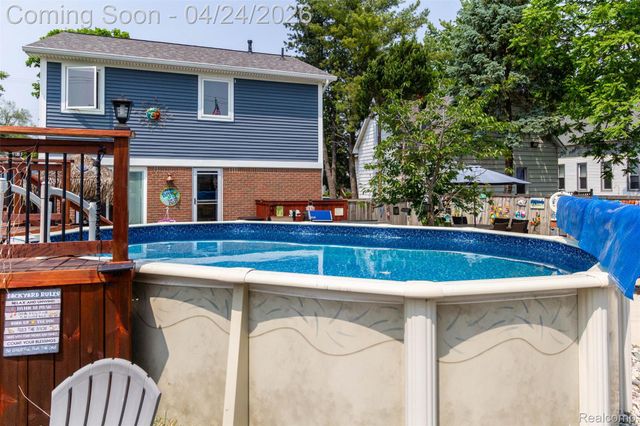 653 Chestnut Street, Wyandotte, MI 48192