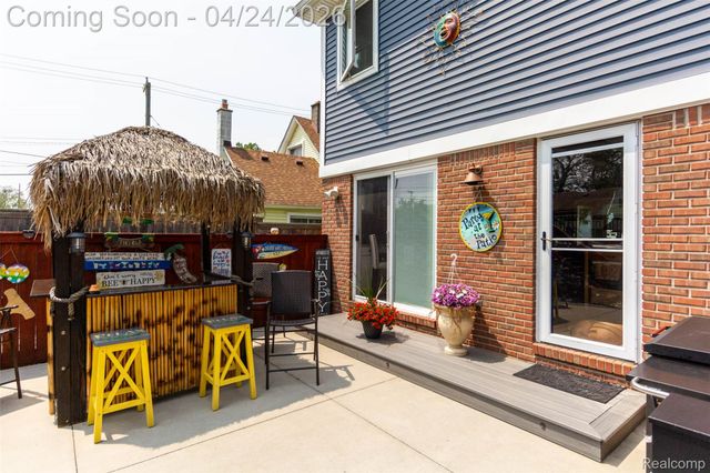 653 Chestnut Street, Wyandotte, MI 48192