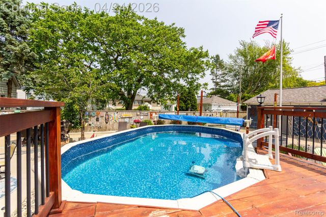 653 Chestnut Street, Wyandotte, MI 48192