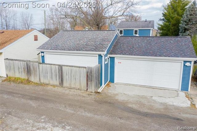 653 Chestnut Street, Wyandotte, MI 48192