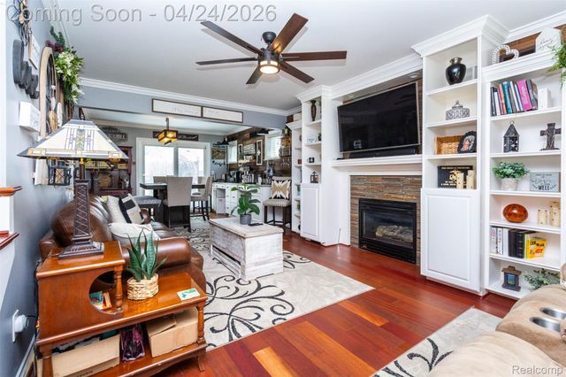 653 Chestnut Street, Wyandotte, MI 48192