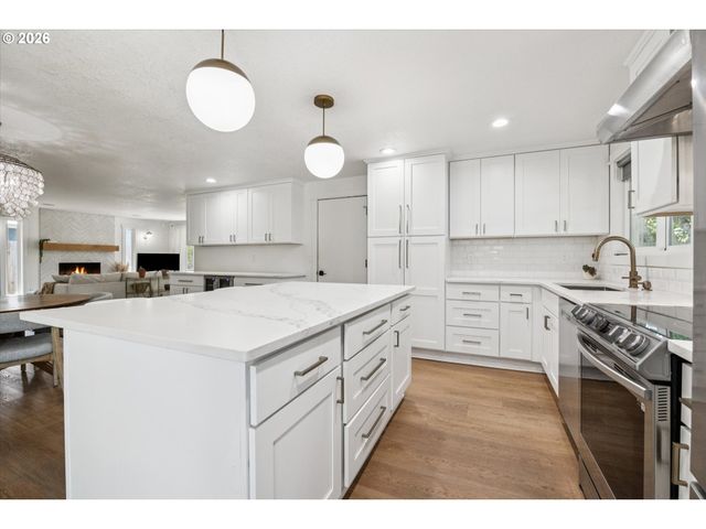6642 N DELAWARE Ave, Portland, OR 97217