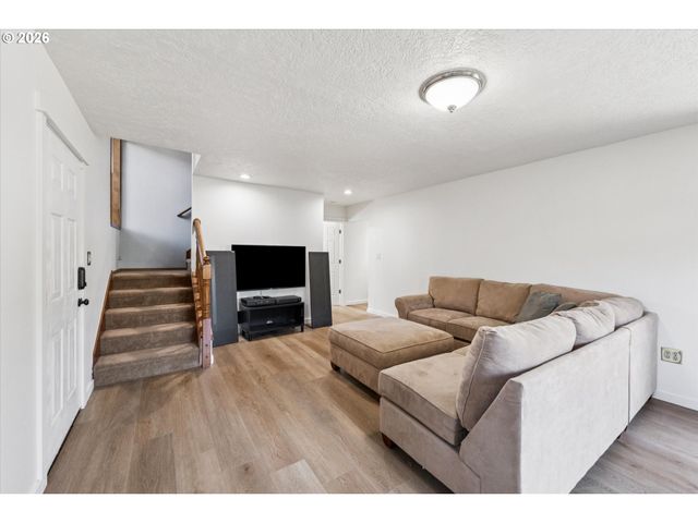 6642 N DELAWARE Ave, Portland, OR 97217