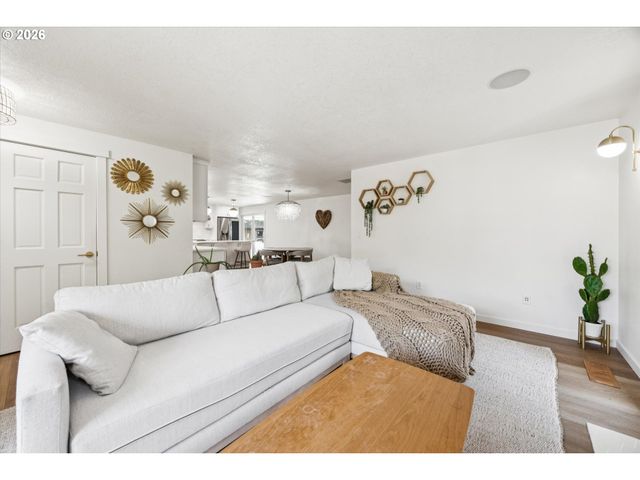 6642 N DELAWARE Ave, Portland, OR 97217