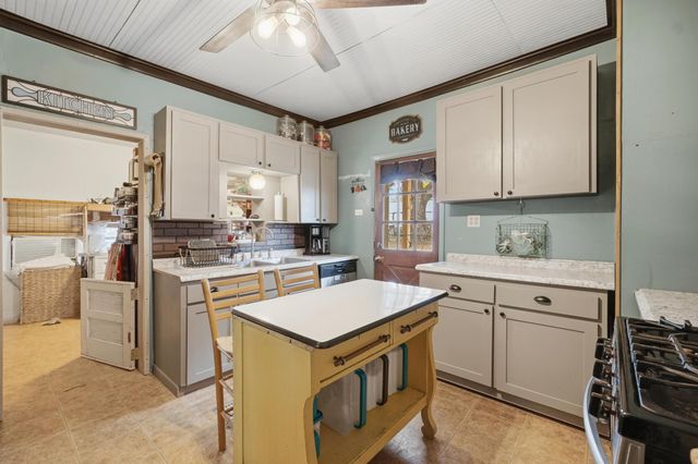 421 S McAmis Street, Breckenridge, TX 76424