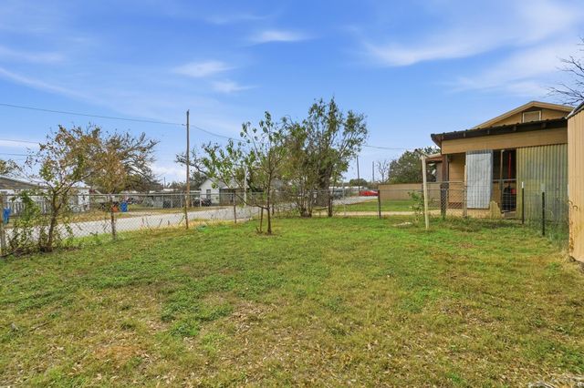 421 S McAmis Street, Breckenridge, TX 76424
