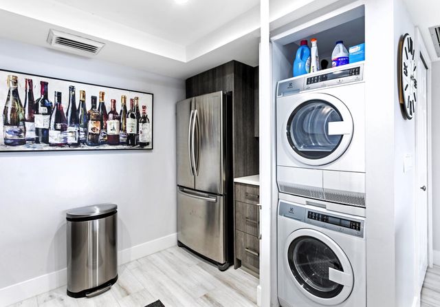 2400 Presidential Way 1803, West Palm Beach, FL 33401