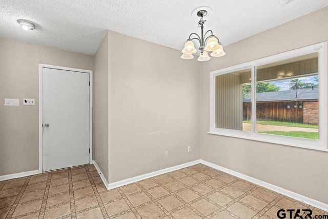 2802 Anita Ln, Tyler, TX 75703