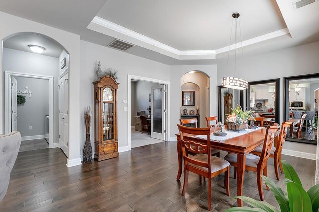 4768 N Prestwick Ave, Bel Aire, KS 67226