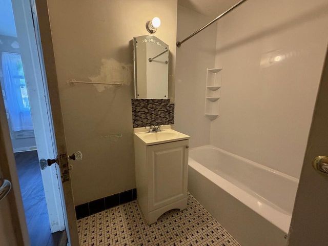 1427 N 24th PLACE, Milwaukee, WI 53205