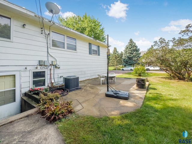 2894 E Old Orchard Trl, Sioux Falls, SD 57103