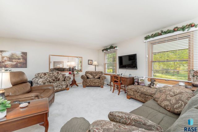2894 E Old Orchard Trl, Sioux Falls, SD 57103