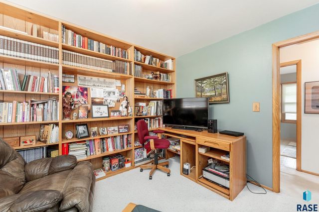 2894 E Old Orchard Trl, Sioux Falls, SD 57103
