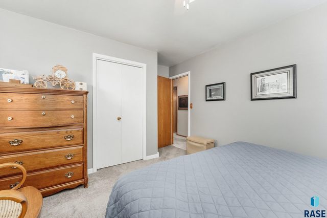 2894 E Old Orchard Trl, Sioux Falls, SD 57103