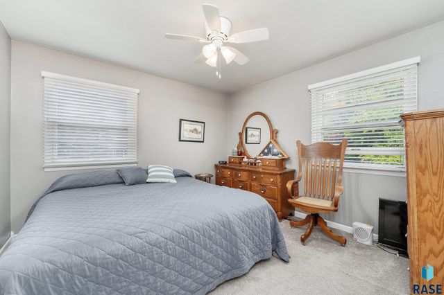 2894 E Old Orchard Trl, Sioux Falls, SD 57103