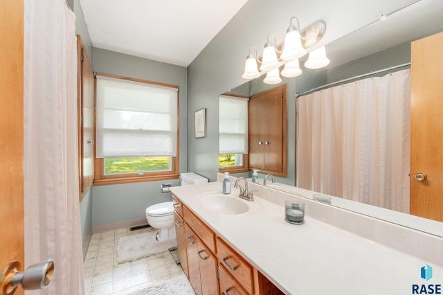 2894 E Old Orchard Trl, Sioux Falls, SD 57103