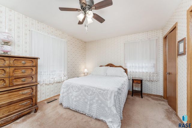 2894 E Old Orchard Trl, Sioux Falls, SD 57103