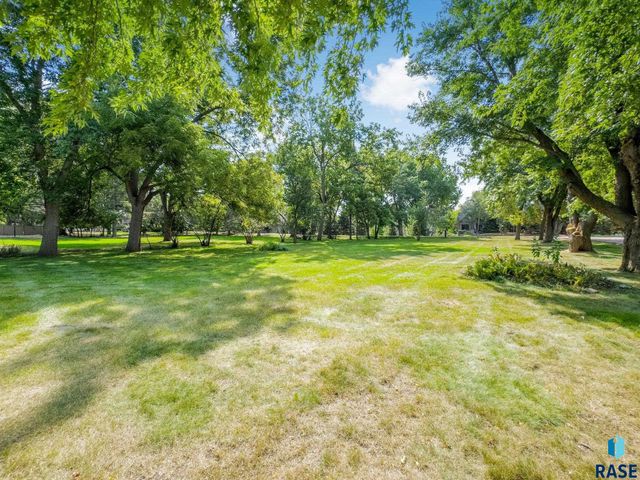 2894 E Old Orchard Trl, Sioux Falls, SD 57103